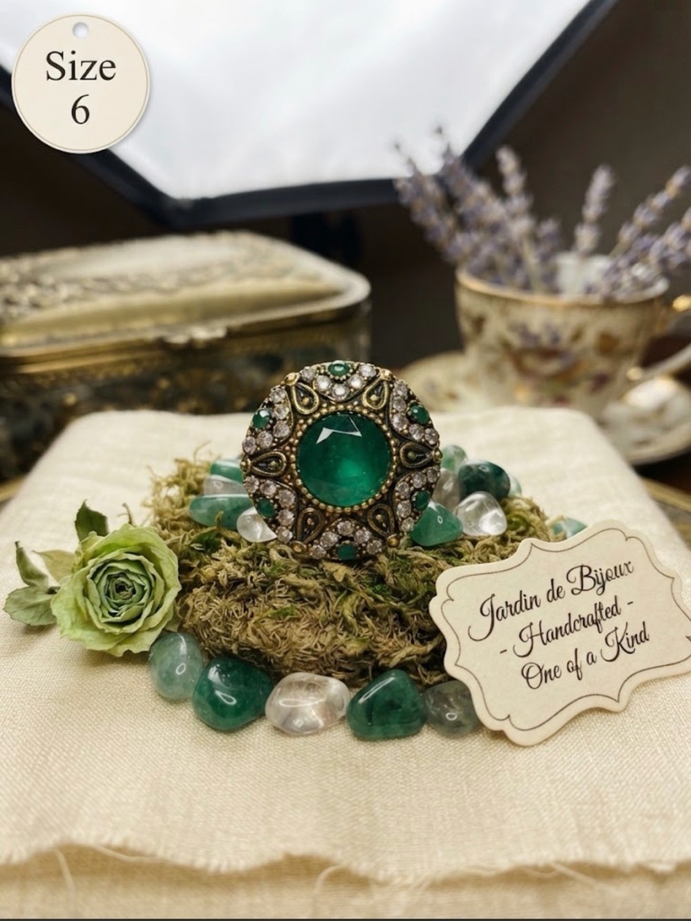 Handcrafted Emerald Green Decorative Ring Accent